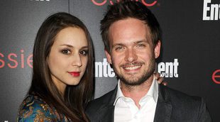 Troian Bellisario de 'Pretty Little Liars' y Patrick J. Adams de 'Suits' se han casado