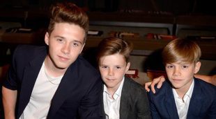 Romeo, Brooklyn y Harper apoyan a su hermano Cruz Beckham en su carrera como cantante