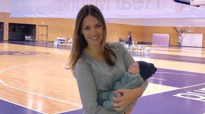 Helen Lindes y su hijo Alan visitan a Rudy Fernández en un entrenamiento