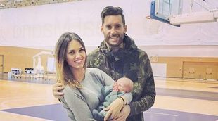 La primera foto familiar de Rudy Fernández, Helen Lindes y su hijo Alan a pie de cancha