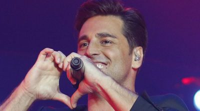 David Bustamante consigue el reto de la botella propuesto por su hija Daniella ante miles de fans