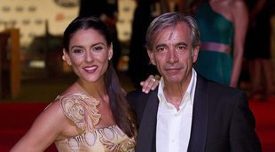 Imanol Arias e Irene Meritxell, romántico paseo con el que confirman lo bien que está su relación