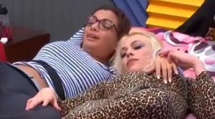 Elettra Lamborghini ('GHVIP 5') se acerca cada vez más a Daniela Blume: del abrazo a tocar su pecho