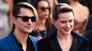 Evan Rachel Wood se compromete con su compañero de banda Zach Villa