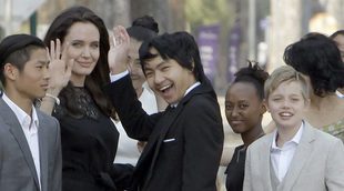 Angelina Jolie reaparece arropada por sus seis hijos en Camboya tras el divorcio de Brad Pitt