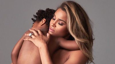 Ciara luce embarazo desnuda en una sesión de fotos junto a su marido y su hijo pequeño