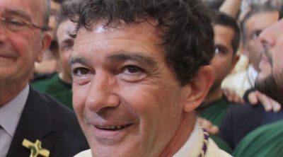 El trato de favor a Antonio Banderas que indigna a los malagueños: de la Semana Santa a su comunidad de vecinos