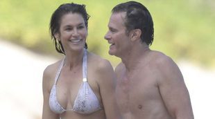 Cindy Crawford disfruta de una jornada playera junto a su marido Rande Gerber en San Bartolomé