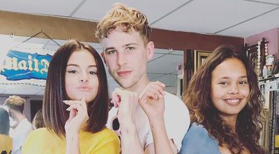 Selena Gomez y los actores de 'Por 13 razones' se tatúan en contra del bullying