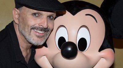 Miguel Bosé publica la primera foto con sus cuatro hijos en Disneyland