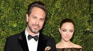 Amanda Seyfried y Thomas Sadoski vuelven a la alfombra roja casi un mes después de ser padres