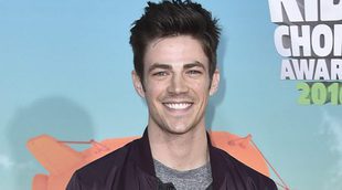 Grant Gustin ('The Flash') se compromete con su pareja LA Thoma