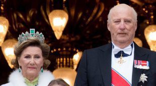 Saludos, reencuentros y una cena de gala: Harald y Sonia de Noruega celebran sus 80 años con la realeza europea