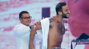 'Supervivientes 2017': El sofoco de Jorge Javier Vázquez al quitarle la camisa a Eliad Cohen