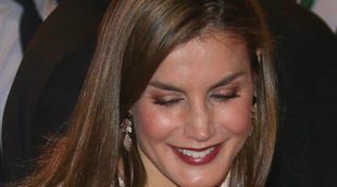 Feria del Libro 2017: el reencuentro de la Reina Letizia con un amigo del pasado y su queja por no poder pagar