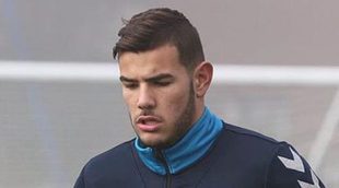 Theo Hernández, jugador del Alavés, planta a la sub-21 por irse a la playa de Málaga