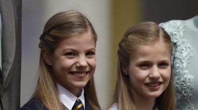 La Princesa Leonor y la Infanta Sofía, descubiertas en un curso de cocina para niños al que fueron de incógnito