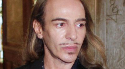 Roban al diseñador John Galliano en su casa de París