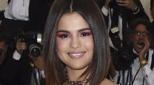 Un despiste de Selena Gomez hace que se quede 'desnuda' ante el efecto de los flashes