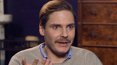 Daniel Brühl, sobre 'La casa de la esperanza': "Tenemos que contar estas historias porque son relevantes"