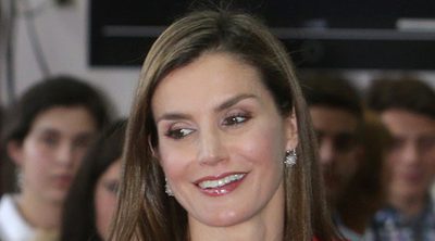 La Reina Letizia, emocionada tras recibir unos regalos para la Princesa Leonor y la Infanta Sofía en Asturias