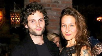 Penn Badgley y Domino Kirke vuelven a casarse cuatro meses después de su primera boda