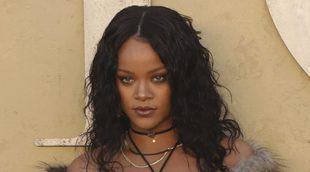 Rihanna, pillada besándose en una piscina con un misterioso hombre en España