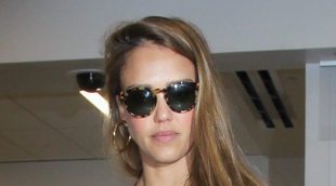 Jessica Alba pone fin a sus vacaciones hawaianas tras conocerse su tercer embarazo