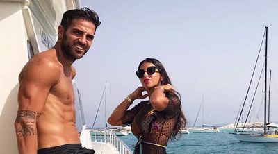 Cesc Fábregas y Daniella Seeman disfrutan con sus hijos del verano en la playa