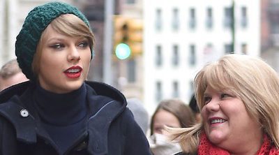 La madre de Taylor Swift, entre lágrimas en el juicio contra David Mueller: "Ese tipo la agredió sexualmente"