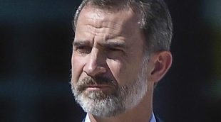 El Rey Felipe interrumpe sus vacaciones privadas para homenajear a las víctimas del atentado de Barcelona