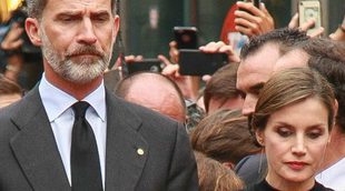 Visita a los heridos, ofrenda floral y Misa por la Paz: el apoyo de Felipe y Letizia a las víctimas de los atentados