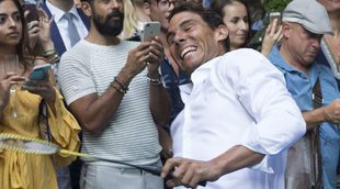 El divertido resbalón de Rafa Nadal durante un partido de bádminton contra Venus Willliams