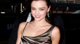 La modelo de Victoria's Secret Miranda Kerr posa por primera vez con su hijo Flynn