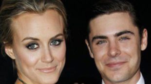 Ashley Tisdale arropa a Zac Efron y Taylor Schilling en el estreno de 'The Lucky One' en Los Ángeles