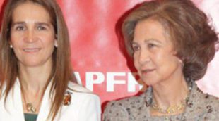 La Infanta Elena, la Reina Sofía y los Príncipes Felipe y Letizia cumplen con sus agendas mientras el Rey pide disculpas