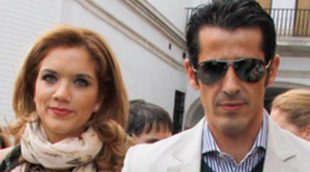 Beatriz Trapote y Víctor Janeiro disfrutan de una tarde de toros previa al inicio de la Feria de Abril de Sevilla