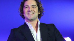 David Bisbal se corta uno de sus rizos para ayudar a UNICEF