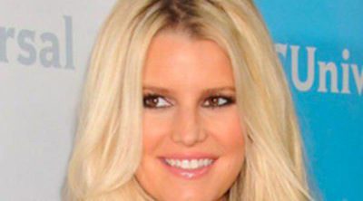 Jessica Simpson da a luz a su hija Maxwell Drew Johnson nueve días después de salir de cuentas