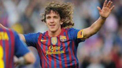 Carles Puyol celebra un gol con un gesto de embarazada