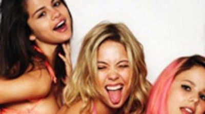 Vanessa Hudgens y Selena Gomez posan en bikini durante el rodaje de 'Spring Breakers'