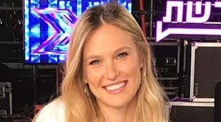 Bar Refaeli presume de barriguita de embarazada en bikini