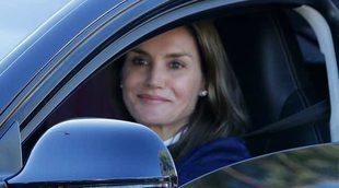 La Reina Letizia acompaña en solitario a la Princesa Leonor y la Infanta Sofía en su vuelta al cole