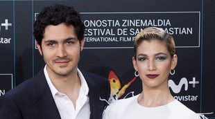 Úrsula Corberó y Chino Darín posan por primera vez juntos en el Festival de cine de San Sebastián