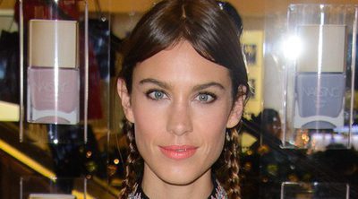 Alexa Chung y otros famosos que no se parecen en nada a sus padres