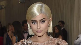 Kylie Jenner posa en sujetador deportivo mostrando las curvas de su embarazo