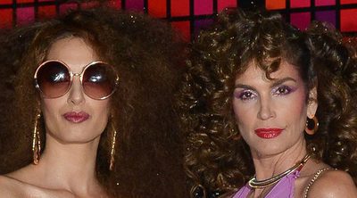 Amal Alamuddin y Cindy Crawford, irreconocibles e impresionantes en una fiesta de Halloween