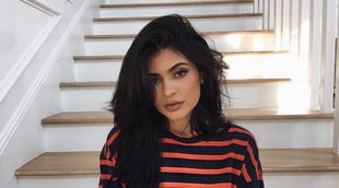 Kylie Jenner ahora juega con un posible compromiso de boda con Travis Scott