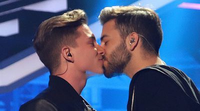 El beso de Raoul y Agoney que ha hecho historia en la televisión en 'OT 2017'