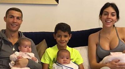 Cristiano Ronaldo y Georgina Rodríguez comparten su primera imagen de la familia al completo